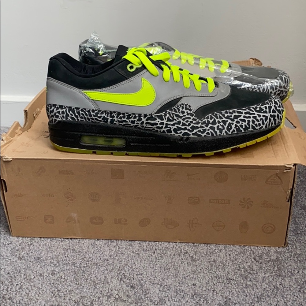 NIKE-DJ CLARK KENT SIZE 11 *BRAND NEW*